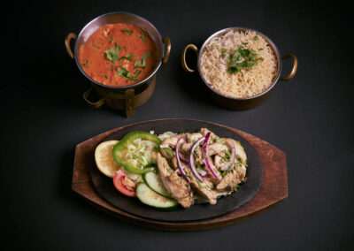 10.  Murg Malai Tikka /249,-    Saftig kylling tikka, marinert i mild eksotisk krydder. Creamy chicken tikkas mildly flavoured with exotic spices. Everyone’s favourite. *Lactose, Nuts, Eggs