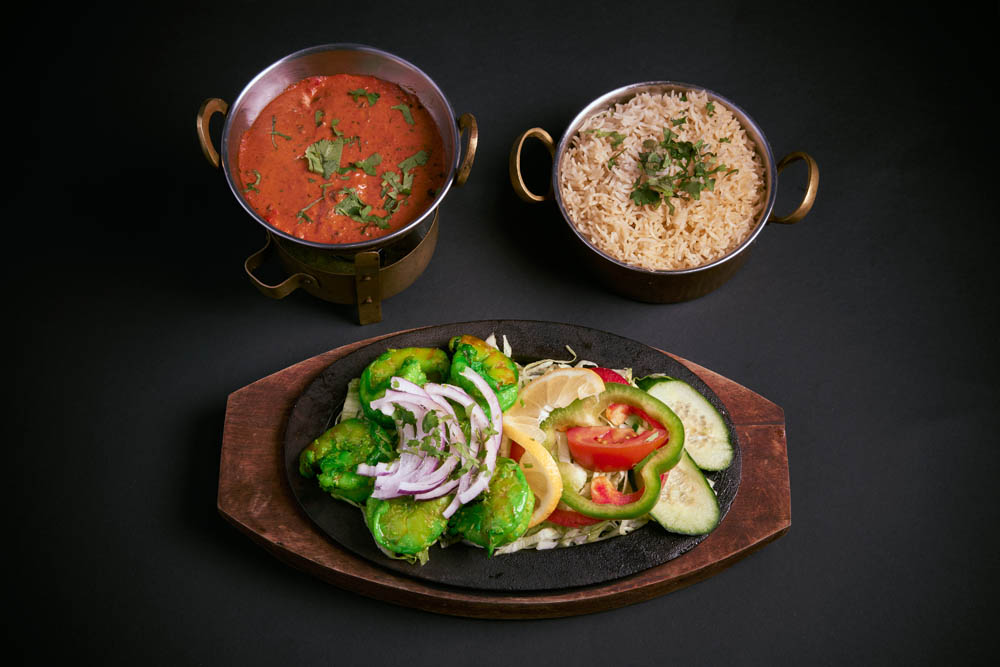 13.  Tandoori King Prawns /279,-  Kongereker marinerte i hvitløkssaus King prawns marinated in garlic sauce *Lactose