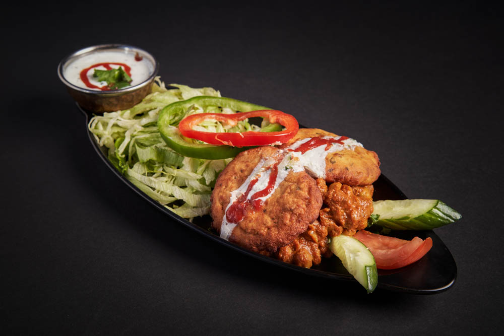 2. Allo Tikki Chat /89,-  Sprøstekt butterdeig fylt med krydrede poteter og krydder Pastry filled with spicy potatoes and herbs. *Lactose,Gluten