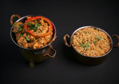 20. Kylling Garlic Bhuna /229,- Kylling garlic tikka tilberedt i aromatisk hvitløk masala saus. Chicken garlic tikka made in aromatic garlic masala sauce. *Lactose, Nuts