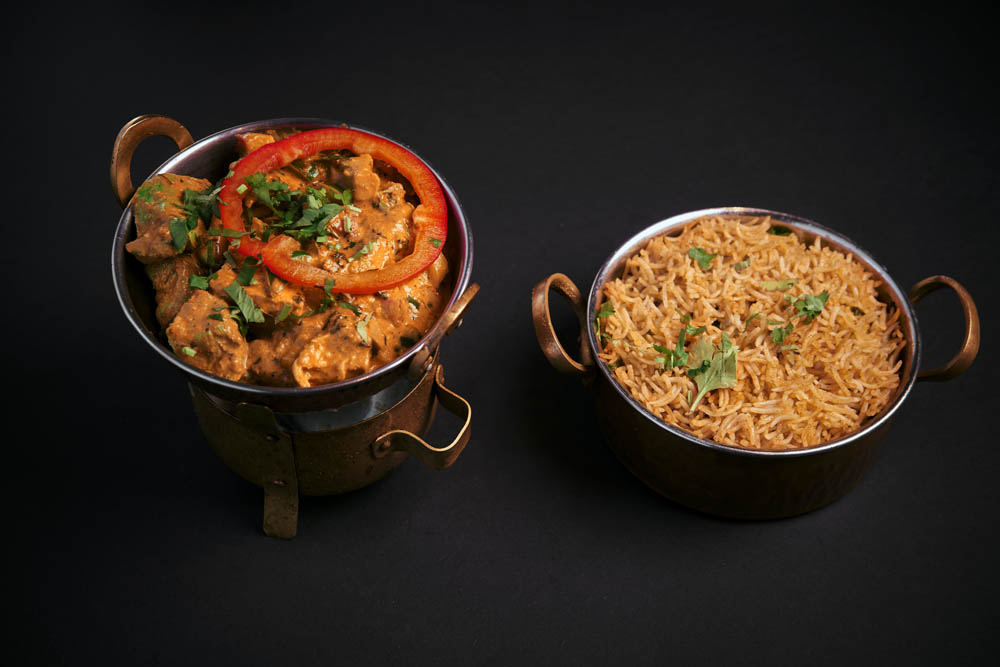 20. Kylling Garlic Bhuna /229,- Kylling garlic tikka tilberedt i aromatisk hvitløk masala saus. Chicken garlic tikka made in aromatic garlic masala sauce. *Lactose, Nuts