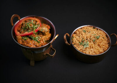 22.  Lam Buna Masala /239,- Benfri lam kokt med hjemmelaget garam masala, løk, tomat, hvitløk og ingefær på lav varme. Boneless lamb cooked on low heat with homemade garam masala, onions, tomatoes, garlic and ginger. *Lactose, Nuts