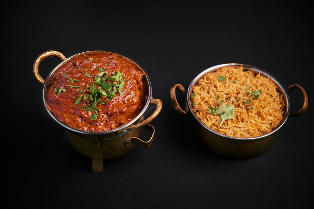 26.  Lam Vindaloo /239,-   Benfritt lam i en sterk saus laget etter en tradisjonell sør-indisk oppskrift. Meget sterkt krydret Boneless pieces of lamb in very hot sauce from south India *Lactose, Nuts