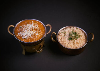 27.  Lam Tikka Masala /239,-  Benfri lam tikka tilberedt i masala saus. Med løk, paprika og tomater. Lamb tikka cooked in masala sauce with onions, capsicum and tomatoes. *Lactose, Nuts