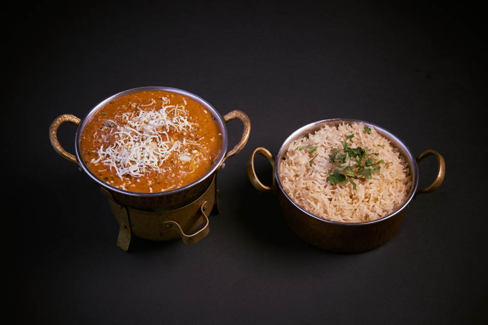 27.  Lam Tikka Masala /239,-  Benfri lam tikka tilberedt i masala saus. Med løk, paprika og tomater. Lamb tikka cooked in masala sauce with onions, capsicum and tomatoes. *Lactose, Nuts