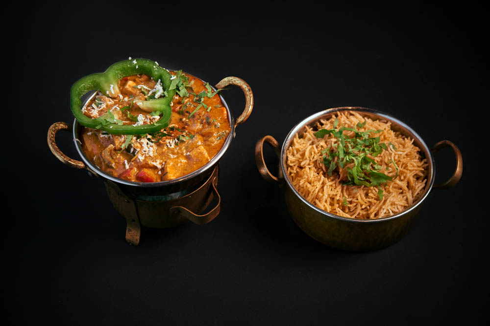 34.  Kadai Paneer /219,- Hjemmelaget ost kokt i aromatisk masala saus med paprika og løk. Cottage cheese cooked in aromatic masala sauce with capsicum and onions. *Lactose, Nuts