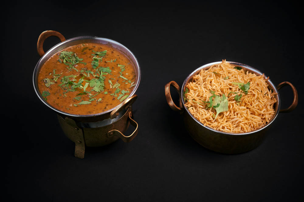 35.  Dal Maakhani /199,- Kombinasjon av svarte linser, tomat, ingefær, hvitløk og røde bønner, kokt over svake varmen fra leirovnen. Combination of completely black lentils, tomatoes, ginger, garlic and red kidney beans. Cooked and simmered over slow coal fire of the tandoor overnight. A Speciality of Grand Taj | *Lactose,