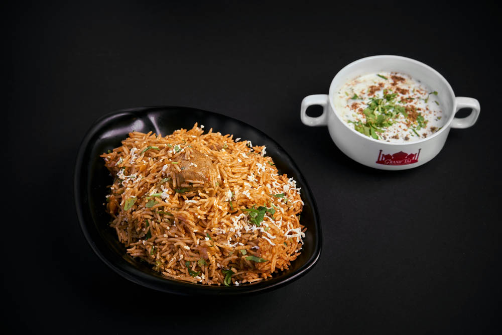 37.  Gosht Hydrabadi Biryani /209,- Indisk basmati ris stekt med benfri lam og spesielt biryani masala. Indian basmati rice cooked with boneless lamb and special biryani masala. *Nuts, Egg