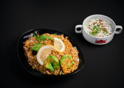 38.  Jhinga Haryali Tikka Biryani /219,-  Kongereker marinert, grillet i tandoor. Stekt sammen med ris og spesielt biryani masala. King prawns marinated and grilled in tandoor. Cooked together with rice and special biryani masala. *Nuts, Egg