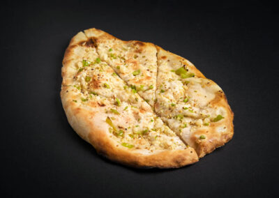 42.   Chilli Garlic Nan (Sterk/Hot) /55,- Gjæret brød med hvitløk og grønn chilli Fermented bread with garlic and green chillies *Gluten