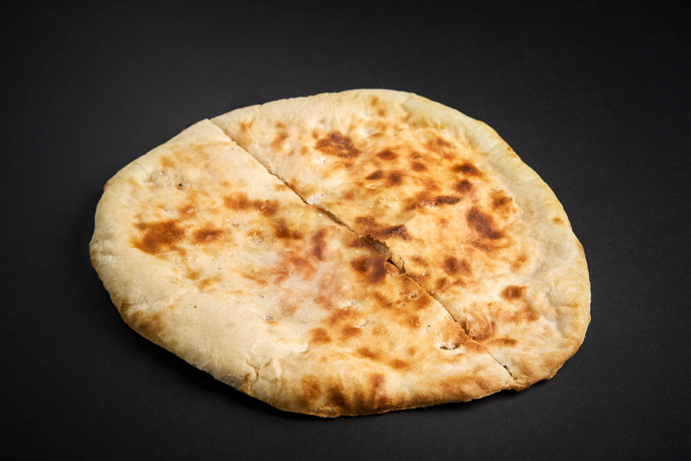 45.   Peshawari Nan /59,-  Gjæret brød fylt med kokos, sukker og mandler. Fermented bread filled with coconut, sugar and almonds. *Lactose, Eggs, Nuts, Gluten