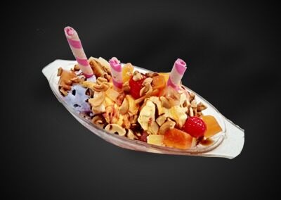 51.  Sweet Dreams /89,- Iskuler med krem og nøtter Ice cream with fresh cream and nuts